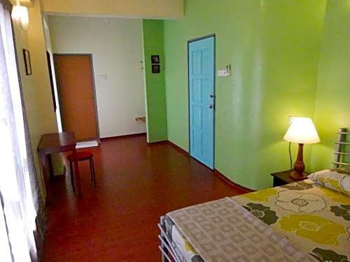 Фото Travellers Planet Hotel & Guest House