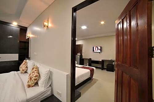 Фото Gold Airport Suites