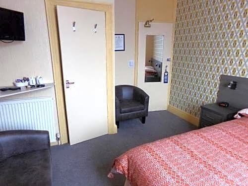 Фото St Annes Hotel