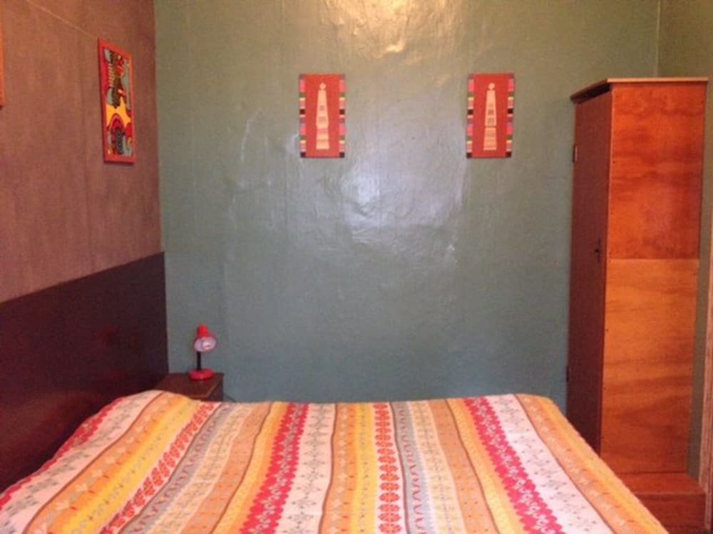 Фото Hostal y Apart Casa Roma