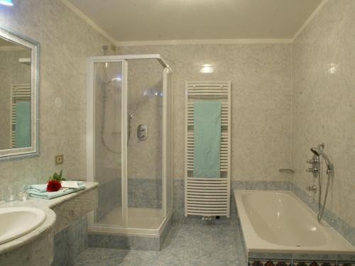 Фото Hotel Alpenrose