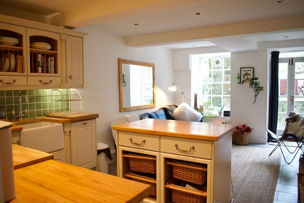 Фото Central, Garden Flat, Sleeps 4, Perfect Location