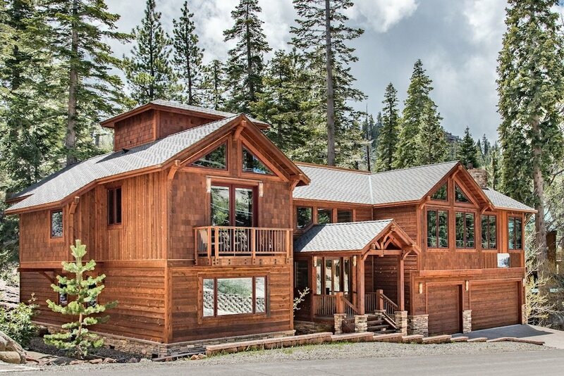 Жильё посуточно Extravagant Mountain Lodge at Heavenly by RedAwning