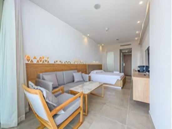 Фото Tasia Maris Seasons