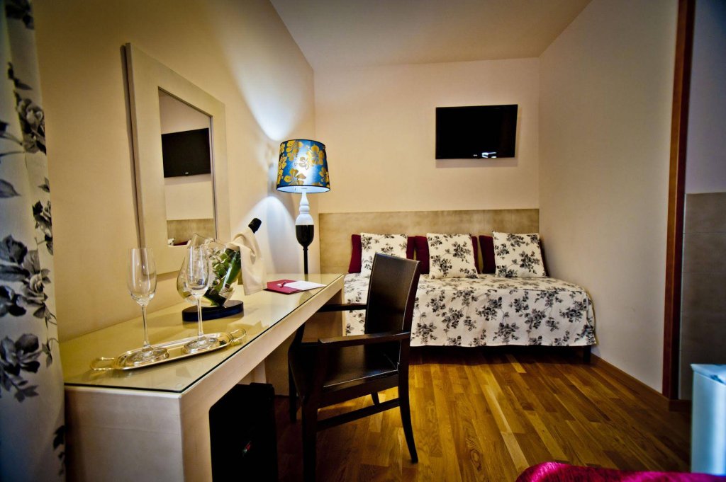 Фото Hotel Condes de Castilla