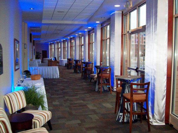 Фото Holiday Inn Madison at The American Center, an Ihg Hotel