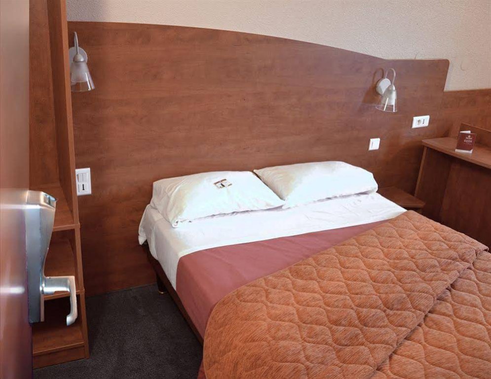 Фото Adams Hotel