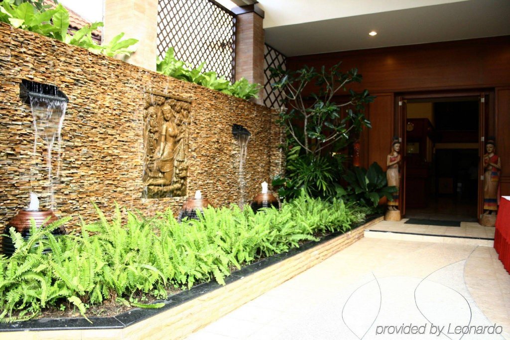 Фото Rattana Karon Beach Hotel