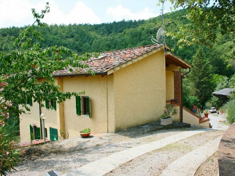 Гостиница Beautiful private villa with Wifi, private pool, TV, pets allowed and parking, close to Arezzo
