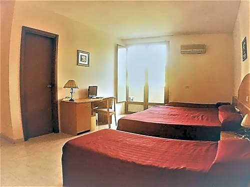 Фото Ascot Lodging