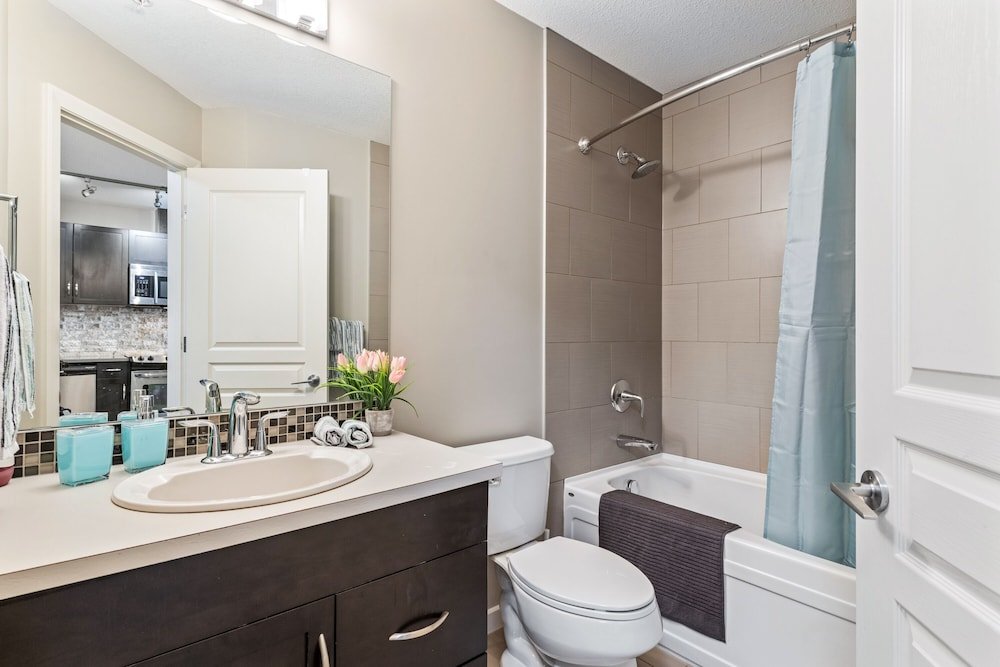 Фото Simply Comfort Modern Downtown Condos