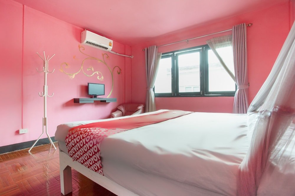 Фото Oyo 75303 V Home Guesthouse Sunday Night Market