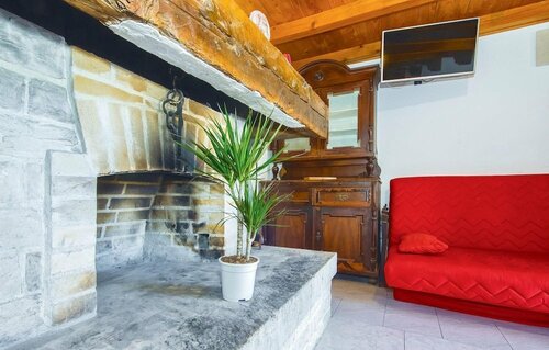 Жильё посуточно Awesome Home in Pucisca With 2 Bedrooms, Wifi and Outdoor Swimming Pool