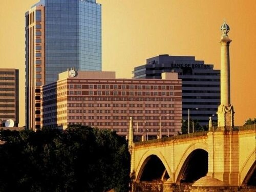 Гостиница Sheraton Springfield Monarch Place Hotel в Спрингфилде