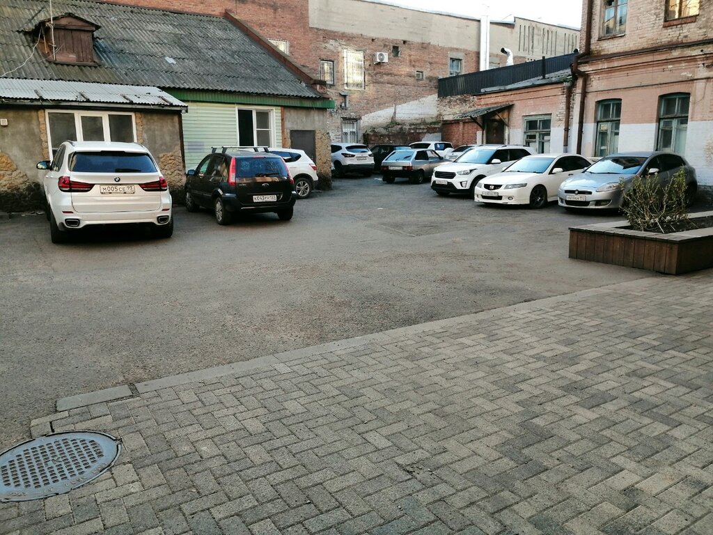 موقف السيارات Автомобильная парковка ، كراسنودار، صورة