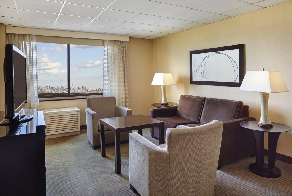 Фото Hilton Hasbrouck Heights