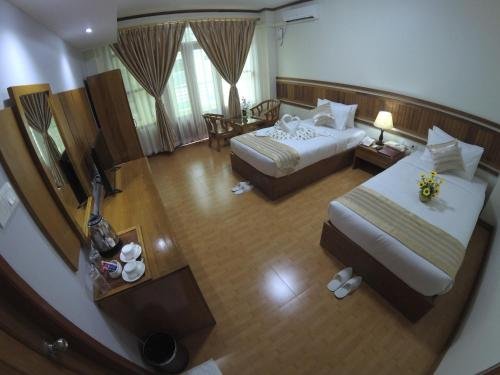 Фото Ten Mile Hotel