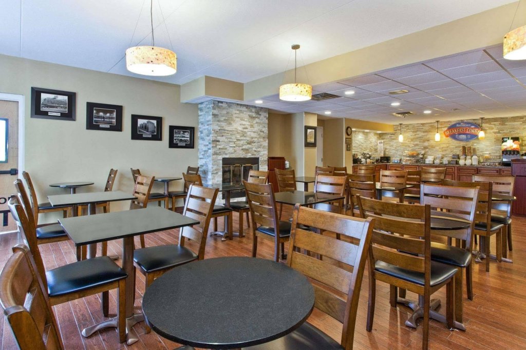 Фото A Victory Hotel & Suites