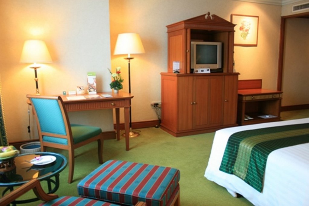 Фото Golden Tulip Sovereign Hotel