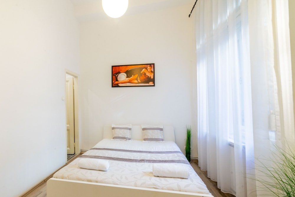 Фото Real Apartments Lovag