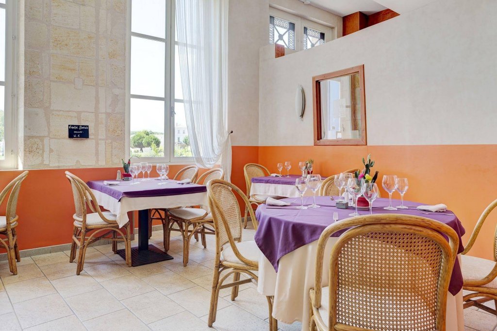 Фото Hôtel de la tour à Libourne