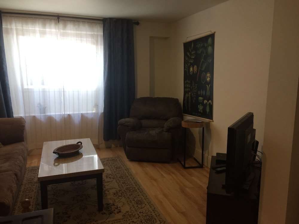 Фото Black Rooster Guesthouse