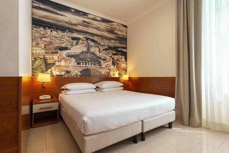 Фото Hotel Portamaggiore