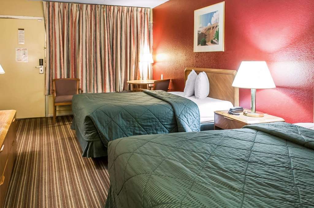 Фото Rodeway Inn East