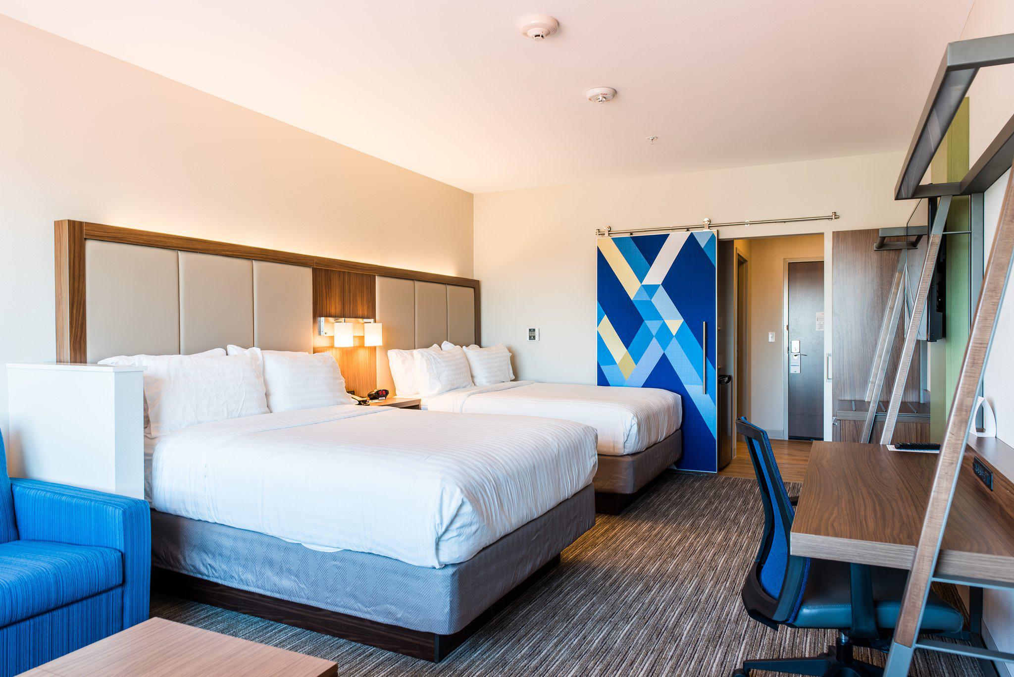 Фото Holiday Inn Express & Suites Madison, an Ihg Hotel
