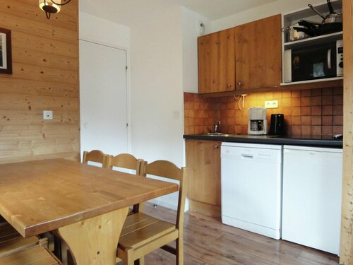 Апартаменты Apartment with balcony on the south adjacent to the slopes in Meribel-Mottaret