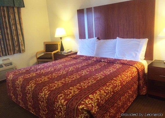 Фото Riverside Inn & Suites