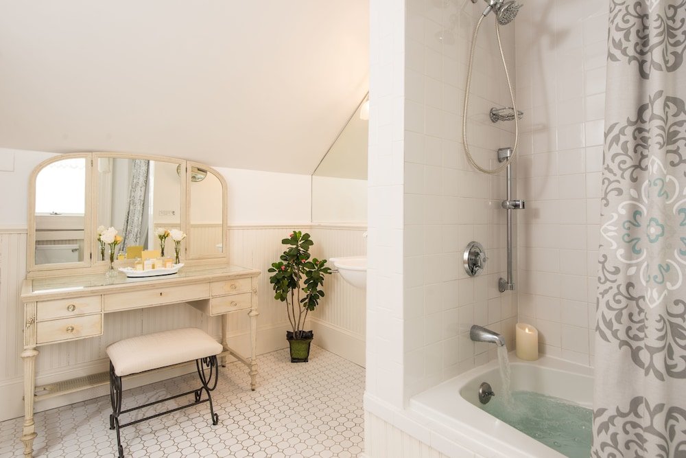 Фото Captain Farris House