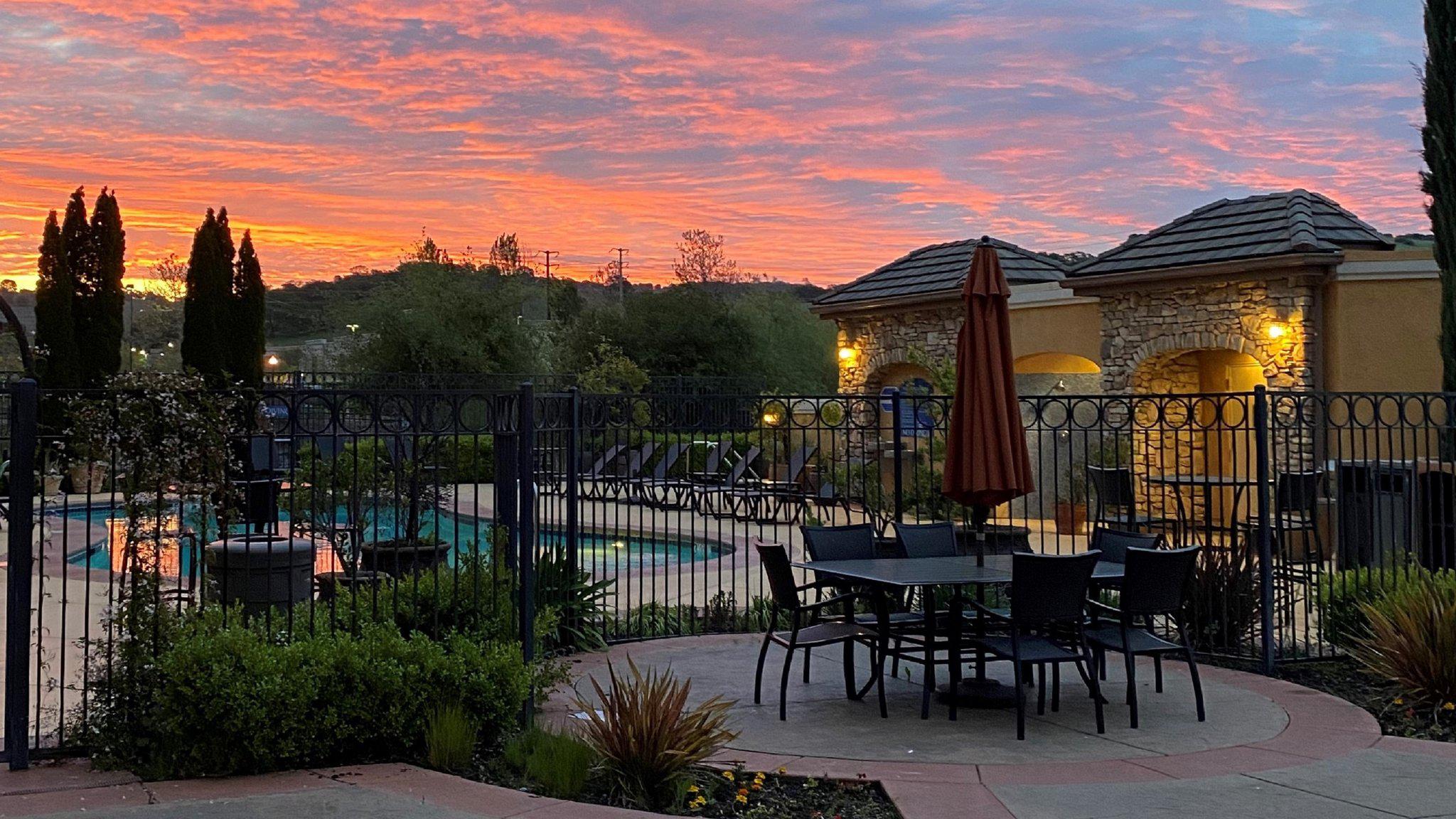 Фото Holiday Inn Express Hotel & Suites El Dorado Hills, an Ihg Hotel