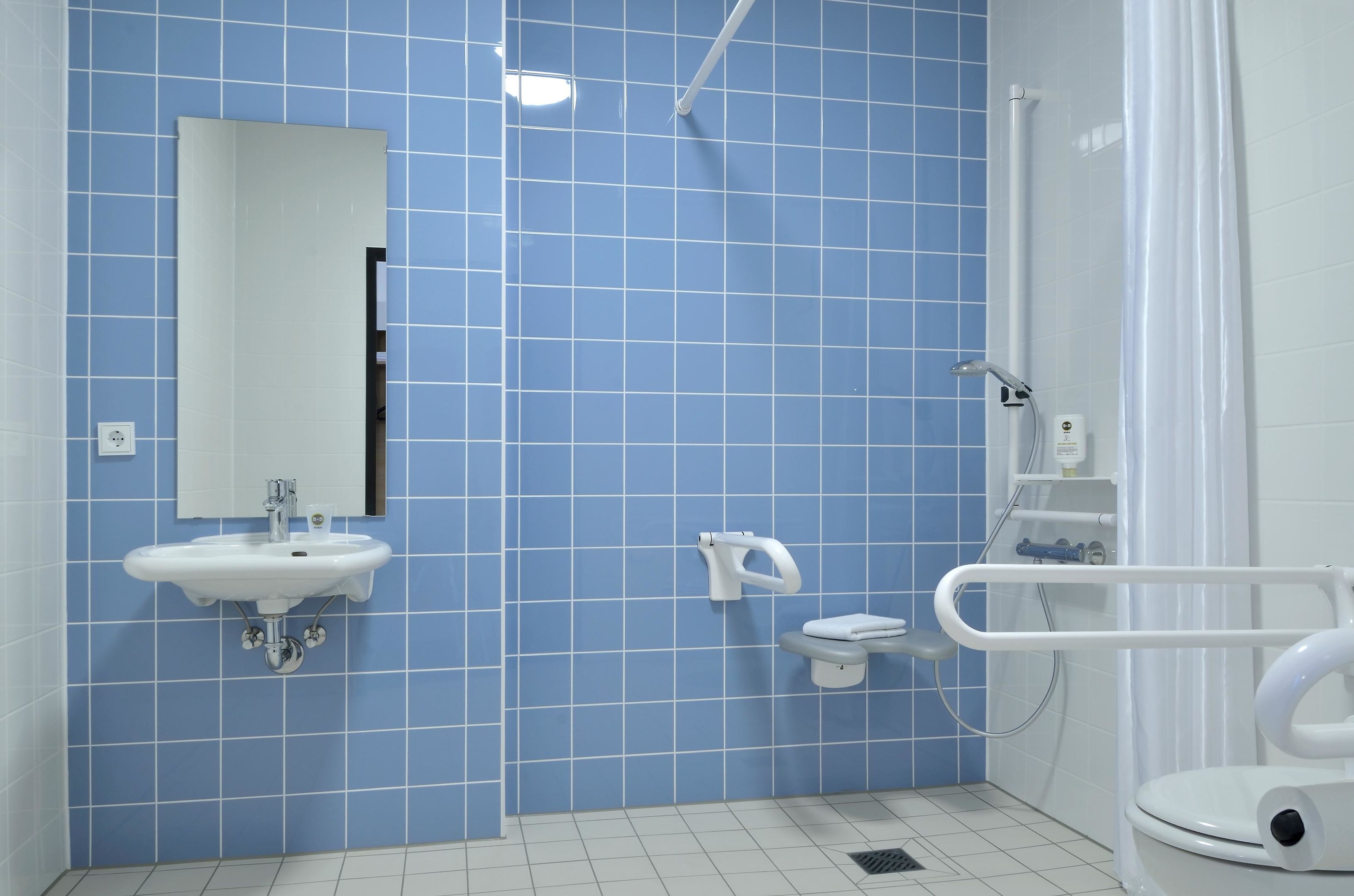 Фото B&b Hotel Braunschweig-City