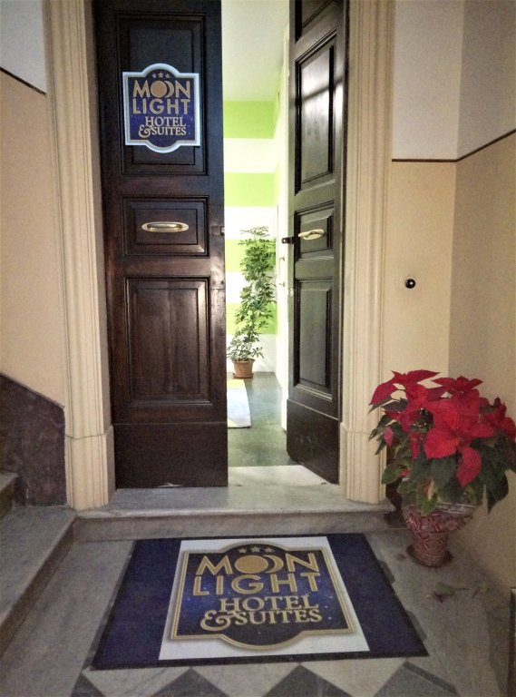 Фото Moonlight Hotel & Suites
