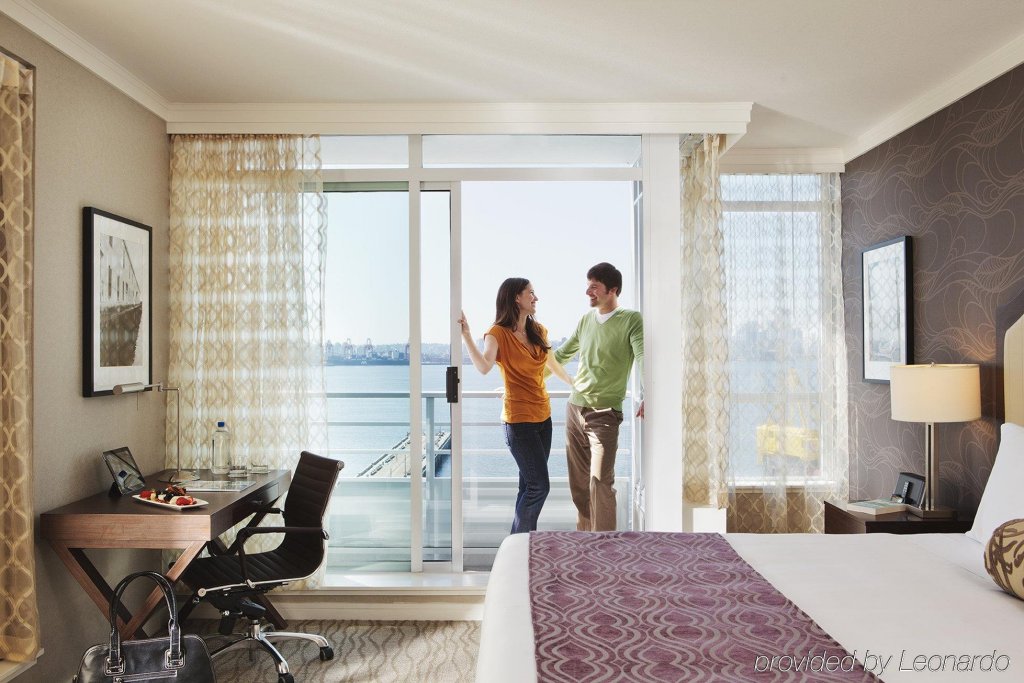 Фото Pinnacle Hotel at the Pier