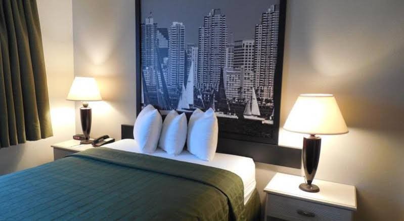 Фото Super 8 by Wyndham San Diego Hotel Circle