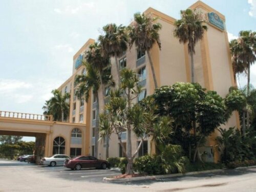 Гостиница La Quinta Inn & Suites by Wyndham West Palm Beach Airport в Уэст-Палм-Бич