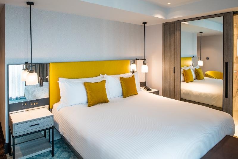 Фото The Dixon Autograph Collection