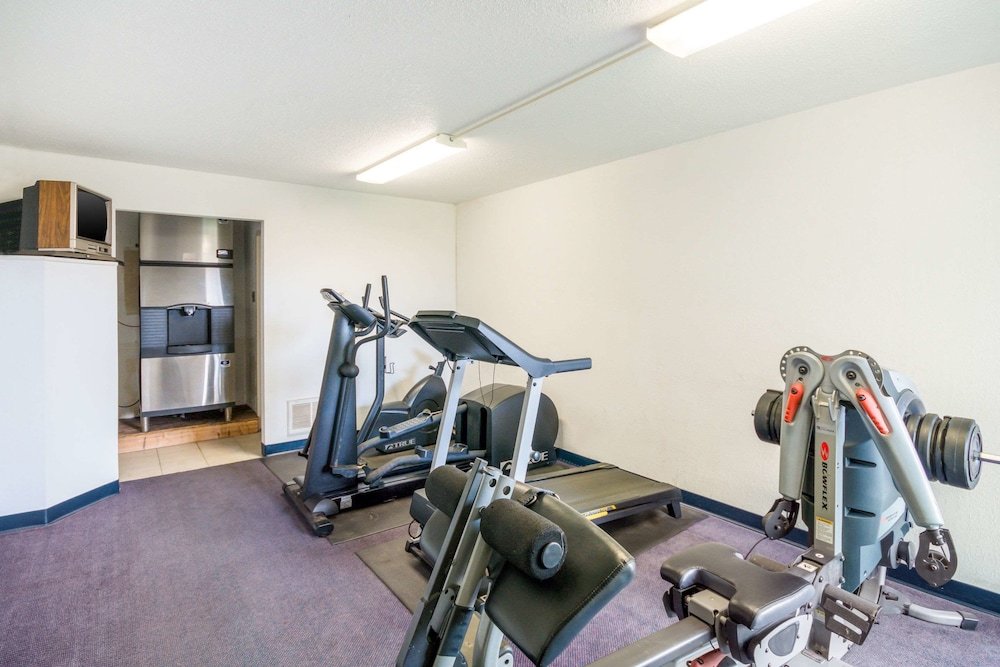 Фото Rodeway Inn & Suites