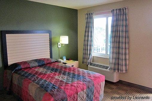 Фото HomeTowne Studios by Red Roof Fort Lauderdale