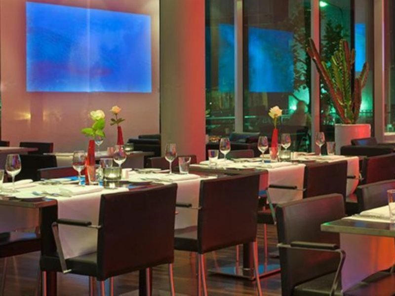 Фото DoubleTree by Hilton Frankfurt Niederrad