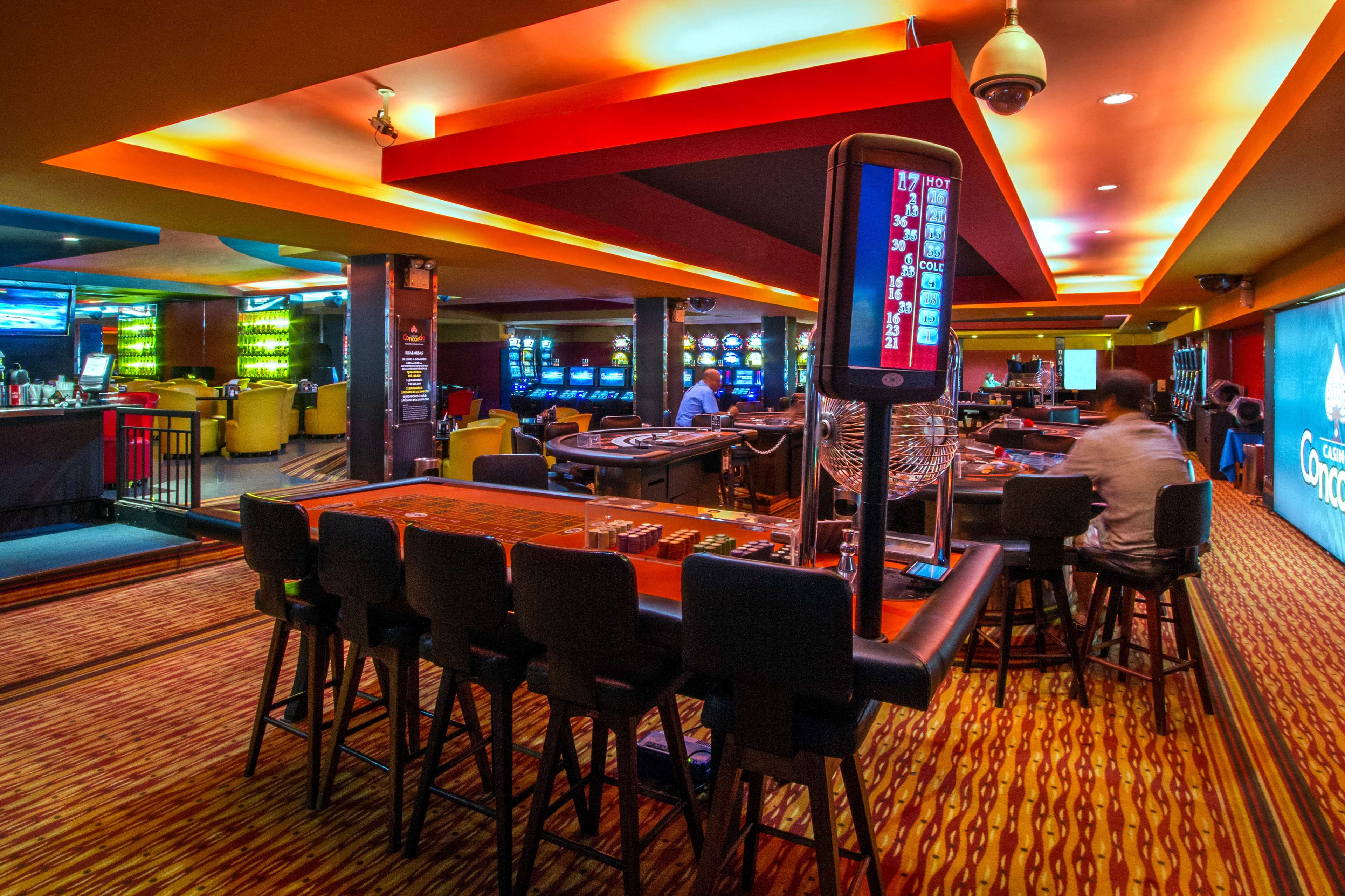 Фото Irazu Hotel & Studios