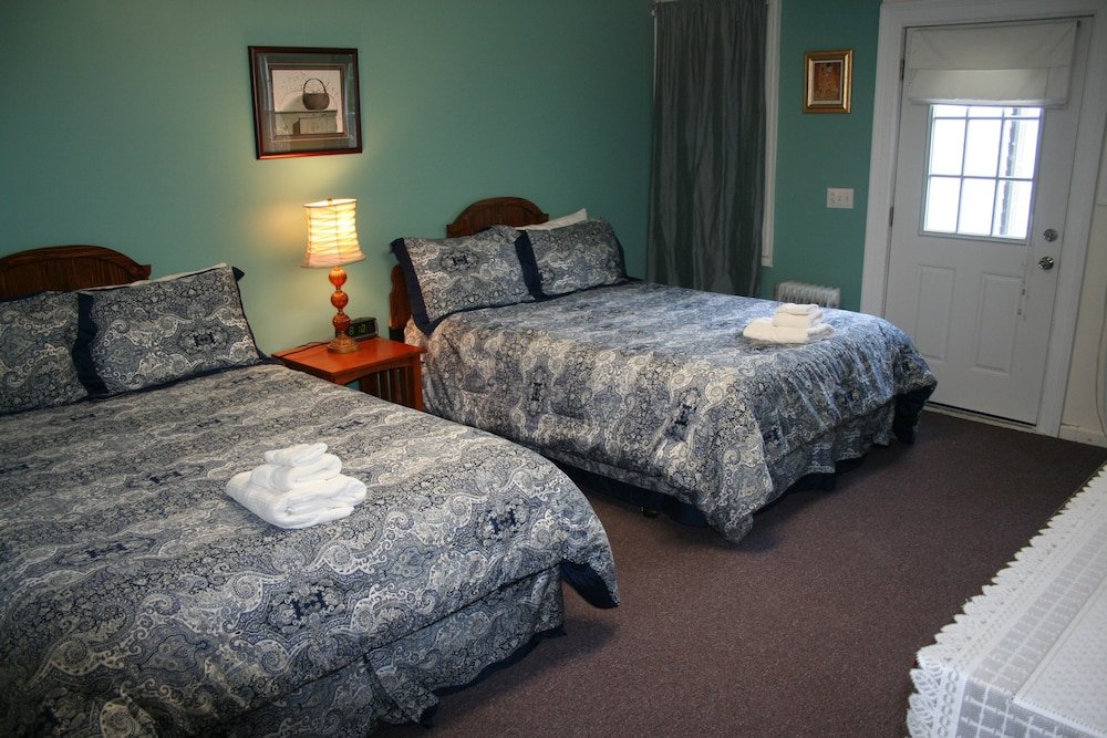 Фото The Hayden Creek Inn