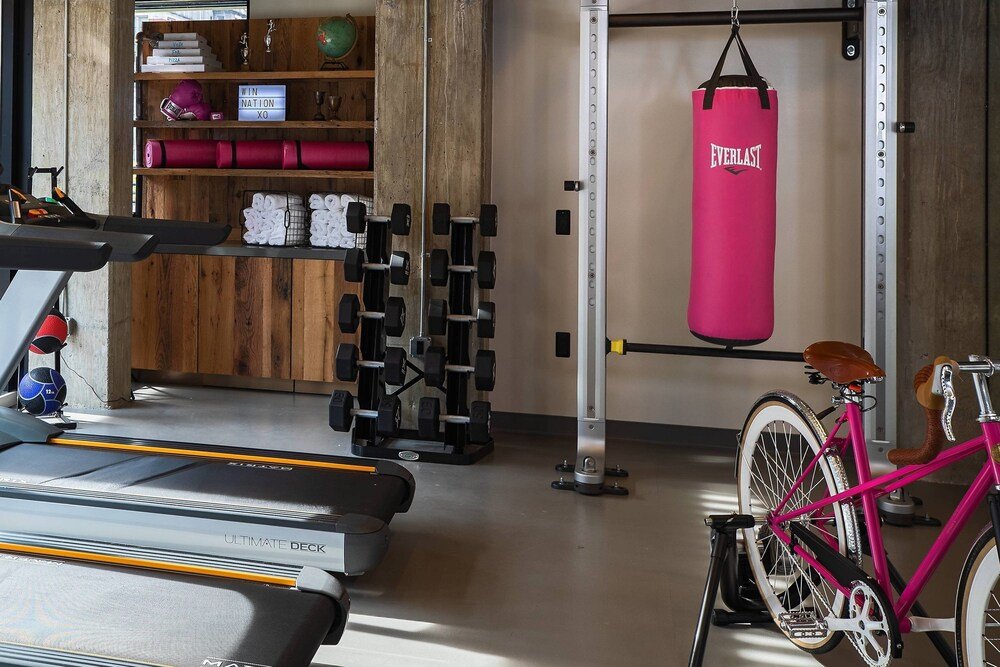 Фото Moxy Louisville Downtown