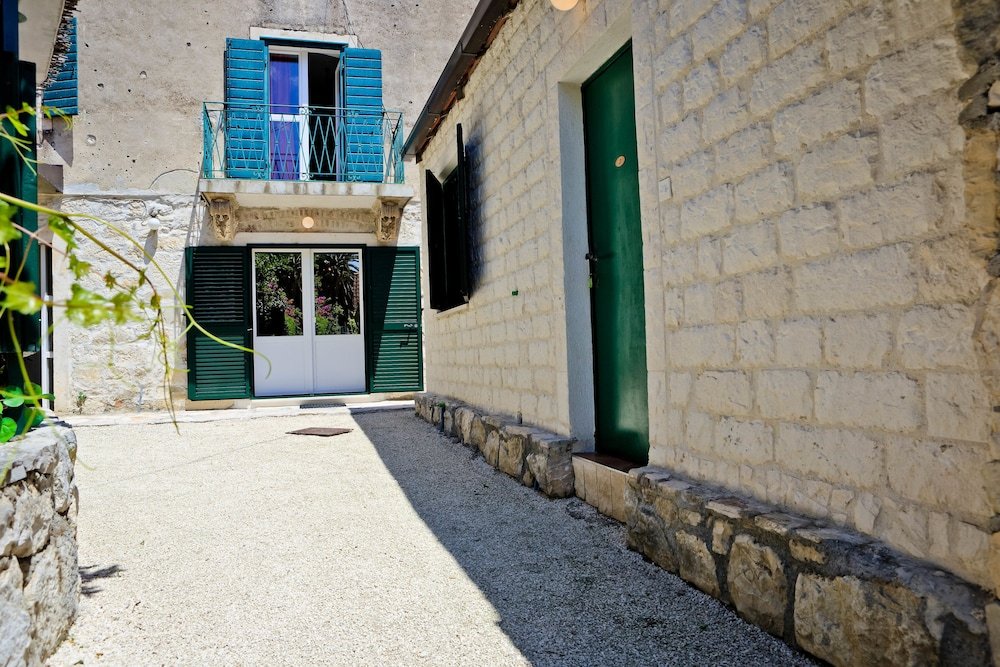 Фото Garden Apartment Hotel