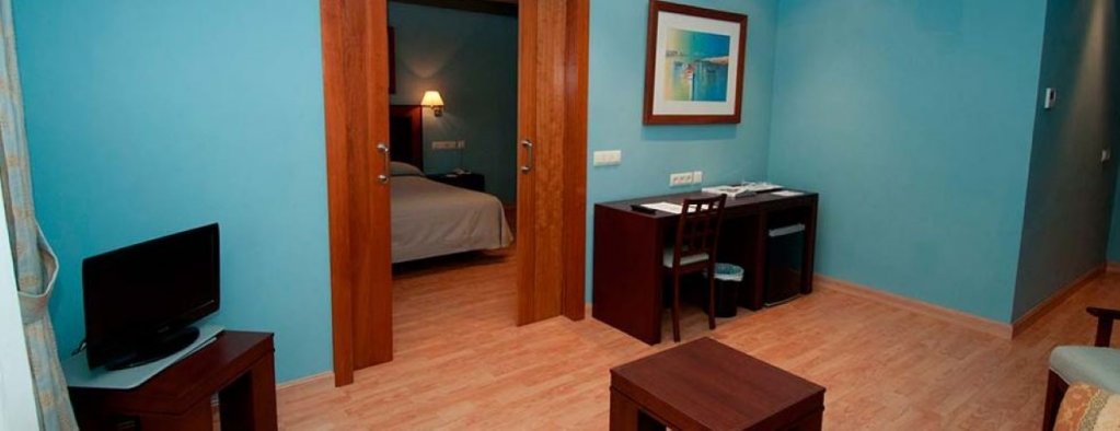 Фото Hotel Santiago de León