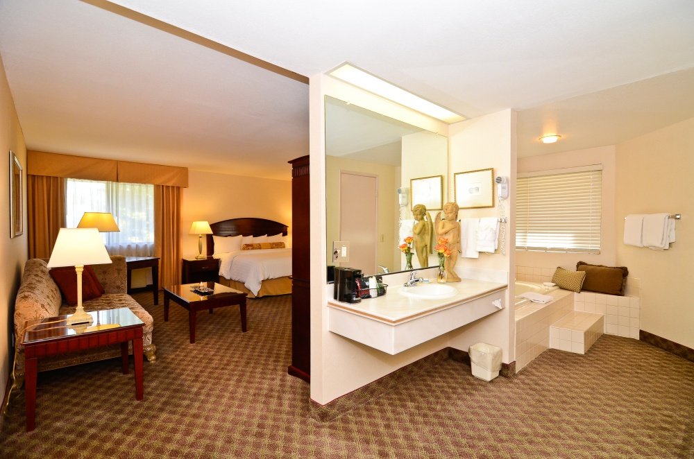 Фото Best Western Plus West Covina Inn