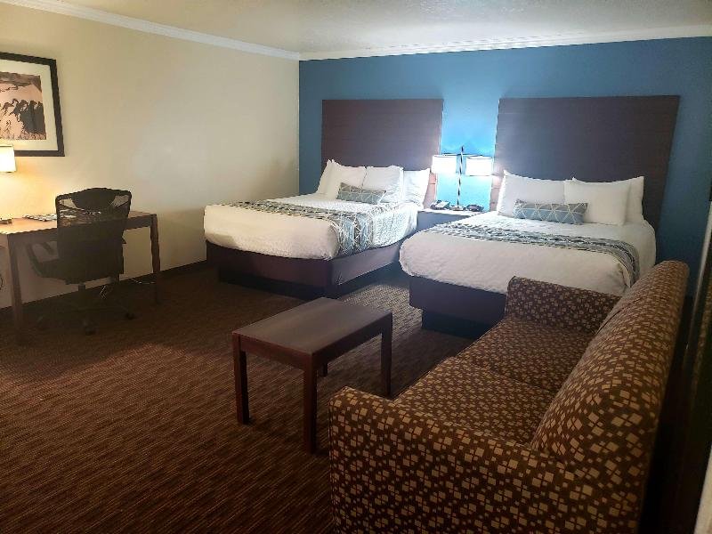 Фото Best Western Airport Albuquerque InnSuites Hotel & Suites