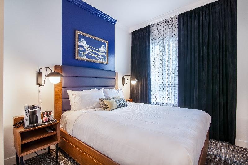 Фото Hotel Belmont Vancouver MGallery